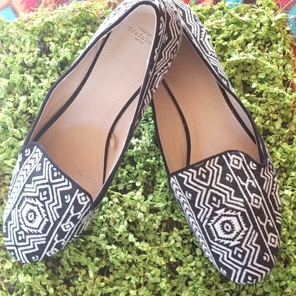 Zara Shoes - ZARA Aztec Fantastic Woven B & W Loafers Flats 9.5